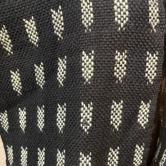 Prima Maglia Women's Pure Virgin Wool Hand Loomed Knit Fringed Scarf - Picture 4 of 8